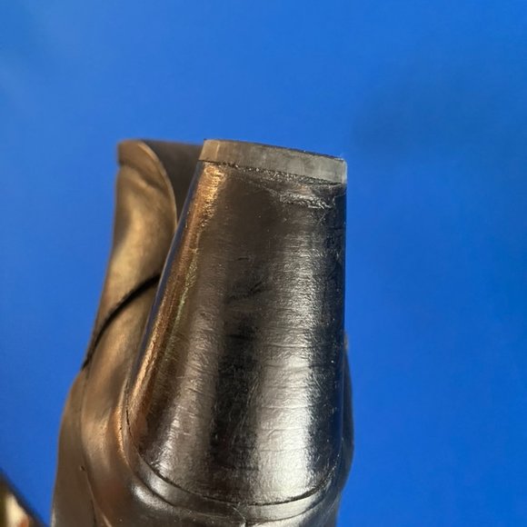 SOLD! Black leather booties, Size 9 - Picture 6 of 11